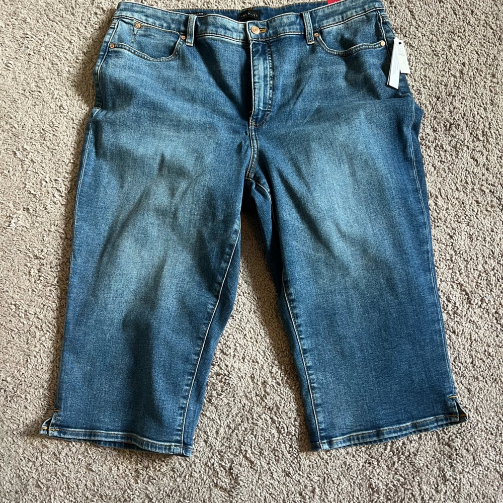 NWT Talbots Women's Blue Denim Capri Jeans/pedal pushers